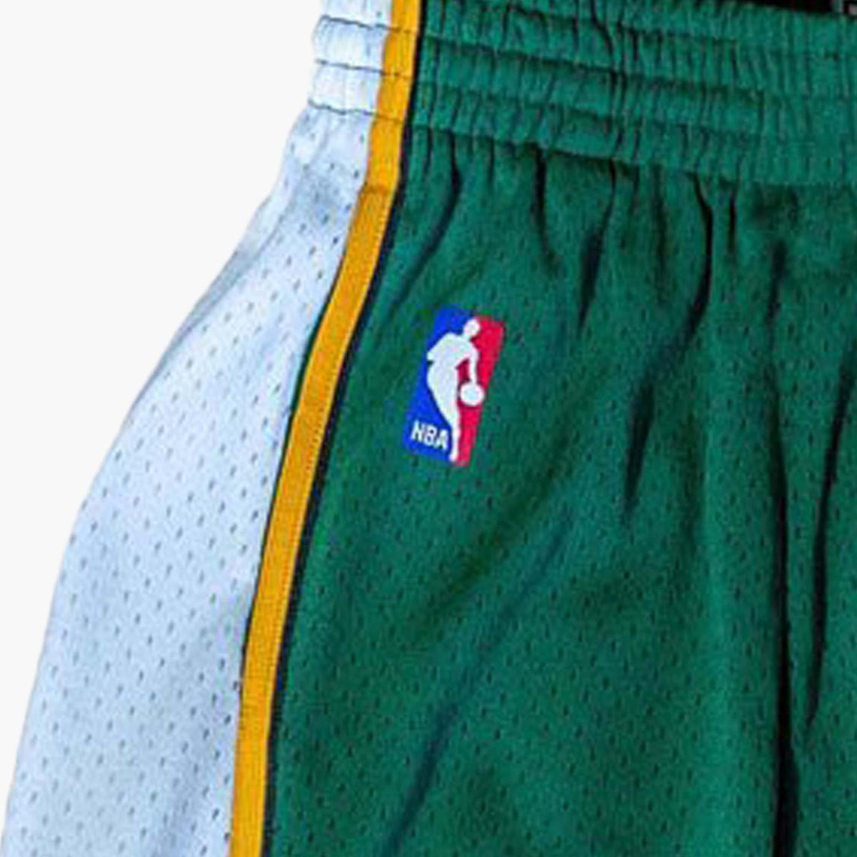 Men's Mitchell & Ness Cream Seattle SuperSonics Chainstitched Swingman Shorts Size: Extra Large